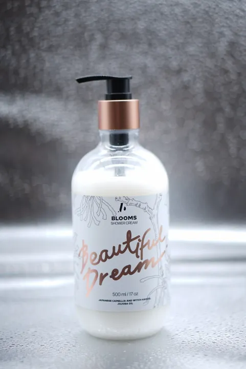 Blooms Shower Cream 500 ml ครีมอาบน้ำบำรุงผิว จากสารสกัดธรรมชาติ เพิ่มความชุ่มชื้น ผิวนุ่ม ลดการเกิดสิว